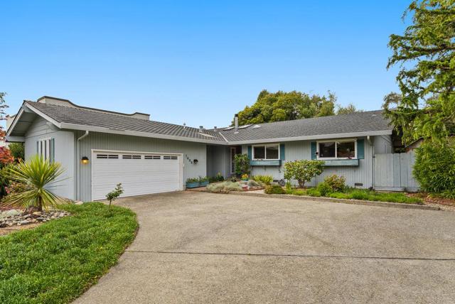 1435 Dolphin Drive, Aptos CA: https://media.crmls.org/mediaz/3eafcb85-7058-4402-be65-058d2a52c448.jpg