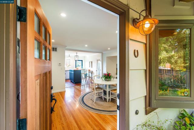 1085 Oak Hill Road #D, Lafayette CA: https://media.crmls.org/mediaz/3eaff892-40f5-4ffb-b188-8fa6a24f5e2d.jpg