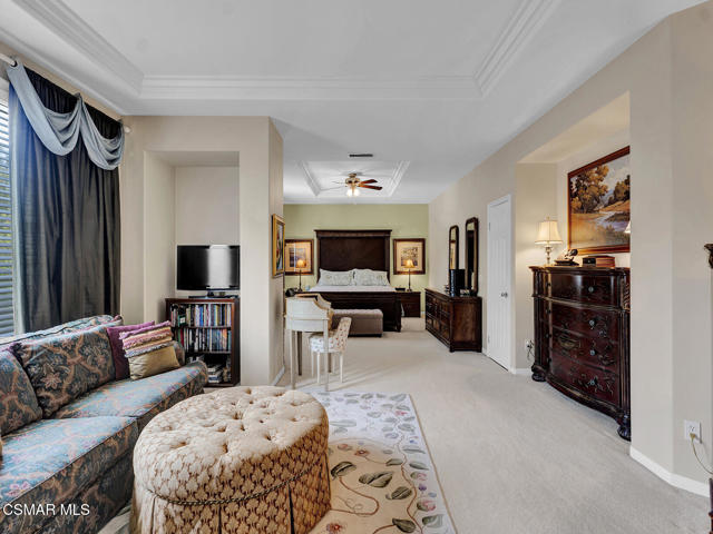 331 Briar Bluff Circle, Thousand Oaks CA: https://media.crmls.org/mediaz/3eb0060d-78f7-41f3-8b65-203416458293.jpg