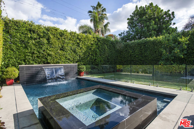 726 N Alta Vista Boulevard, Los Angeles CA: https://media.crmls.org/mediaz/3eb0532e-91ec-4d7e-92bf-14d24572bcae.jpg