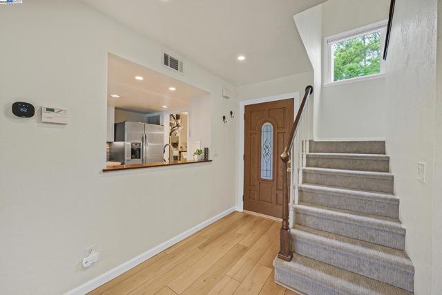 992 Del Norte Dr, Livermore CA: https://media.crmls.org/mediaz/3eb07527-3327-47a7-81c6-beaa62189199.jpg