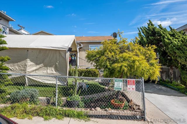 4235 4237 49TH ST, San Diego CA: https://media.crmls.org/mediaz/3eb13afb-a578-4964-8d9b-a95e4374c514.jpg