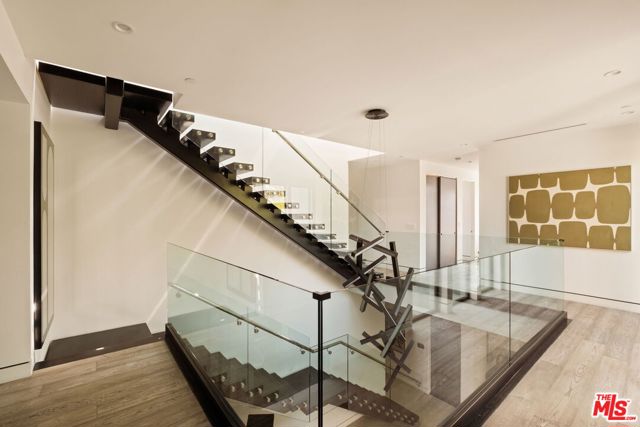 816 N Stanley Avenue, Los Angeles CA: https://media.crmls.org/mediaz/3eb15733-28ed-4c02-87fa-772069da965d.jpg