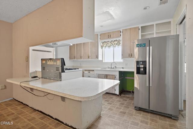 110 E Oak View Avenue, Ojai CA: https://media.crmls.org/mediaz/3eb17539-ca04-4a6e-b70d-5cf88df4ebaf.jpg