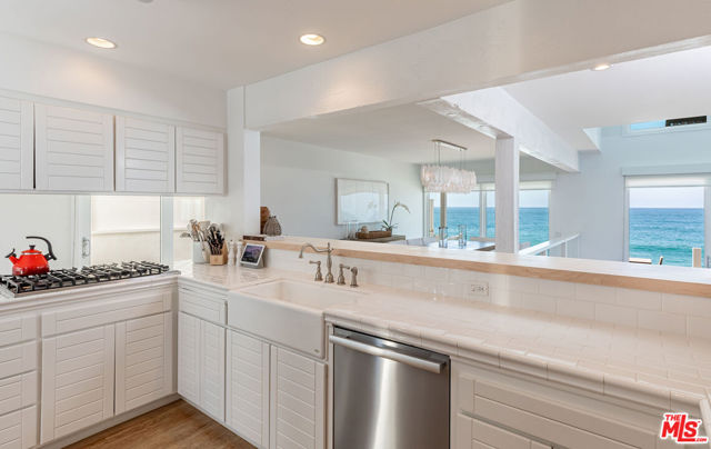 21250 Pacific Coast Highway photo 19