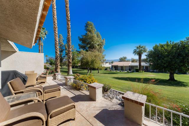 40960 La Costa W Circle, Palm Desert CA: https://media.crmls.org/mediaz/3eb21a10-7368-4073-9743-9f965bca9177.jpg