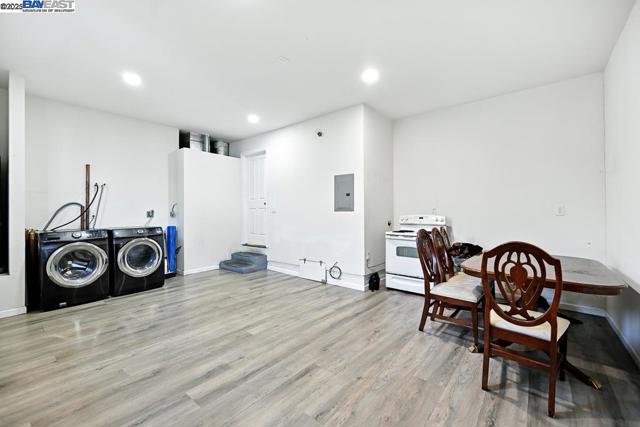 3419 Del Valle Cir, San Leandro CA: https://media.crmls.org/mediaz/3eb2a356-09a8-45dd-954c-fe7bff5c8df4.jpg