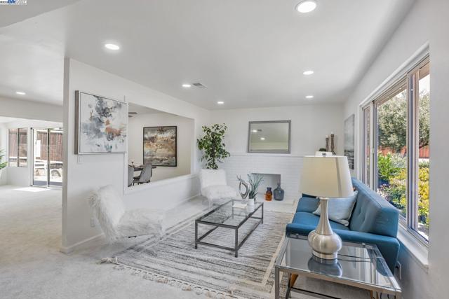 216 Appian Way, Union City CA: https://media.crmls.org/mediaz/3eb3cf88-8547-4940-b6b7-2dd502a2d8bd.jpg
