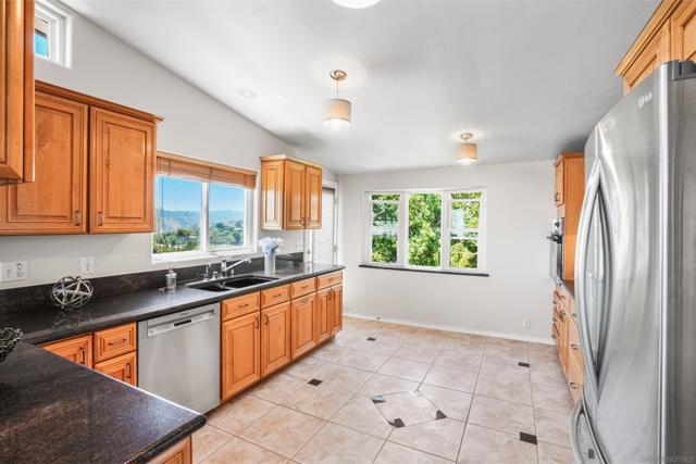 3539 Mount Laurence Dr, San Diego CA: https://media.crmls.org/mediaz/3eb441e5-4038-4d0c-86c0-a6b660384e15.jpg