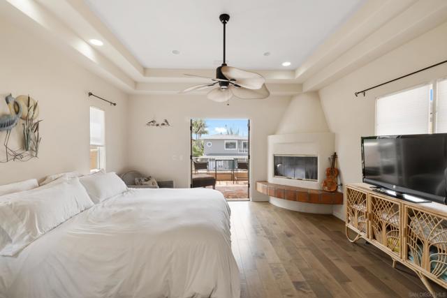 418 Marine St, La Jolla CA: https://media.crmls.org/mediaz/3eb44999-303c-4de0-aa63-8cb4a6154c86.jpg