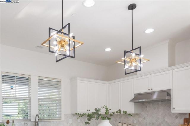 4206 Sunset View Dr, Dublin CA: https://media.crmls.org/mediaz/3eb455dd-524f-473f-8369-396e068b7054.jpg
