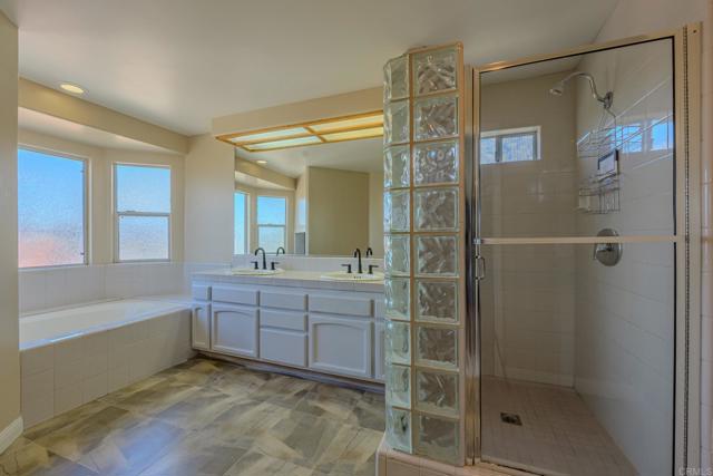 22633 Inspiration Pt, Canyon Lake CA: https://media.crmls.org/mediaz/3eb53f7f-055b-456e-b45a-a1526b40af55.jpg