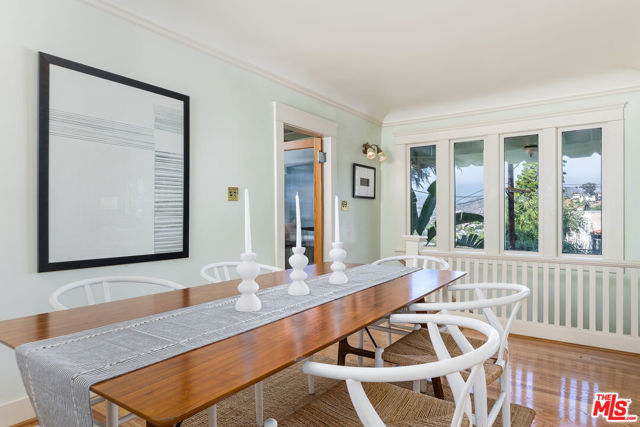1355 Columbia Drive, Glendale CA: https://media.crmls.org/mediaz/3eb55071-fbd9-4eed-b6b9-7fdb06f49fed.jpg
