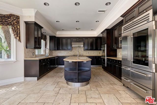 732 Saint Katherine Drive, La Canada Flintridge CA: https://media.crmls.org/mediaz/3eb57e6f-bc2d-4ed8-a4fb-968d6a3b1e99.jpg