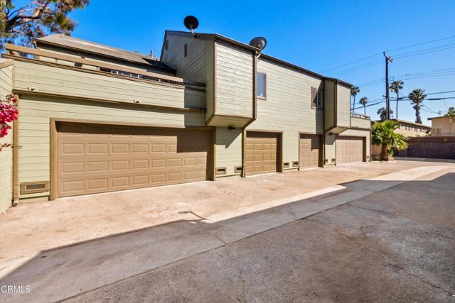 430 440 W Linden Drive, Oxnard CA: https://media.crmls.org/mediaz/3eb5a723-b190-4c9a-97cf-96fea0d14520.jpg