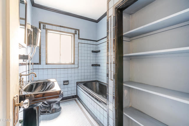332 N St Louis Street, Los Angeles CA: https://media.crmls.org/mediaz/3eb5ca45-8569-4259-9a8d-0396a7a31b75.jpg