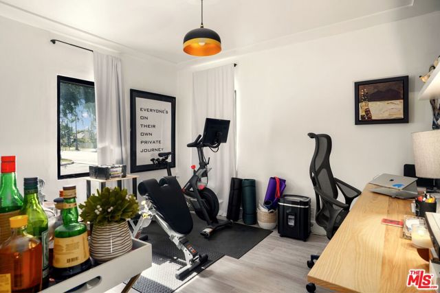 3650 Virginia Road, Los Angeles CA: https://media.crmls.org/mediaz/3eb5d205-cfa7-4d44-88c6-f7edba73c90e.jpg