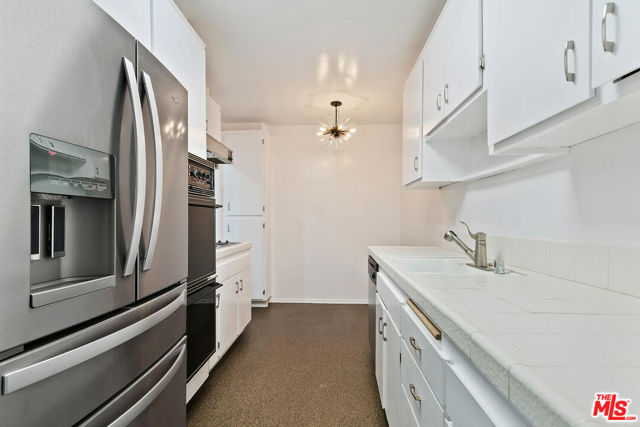927 N Kings Road, West Hollywood CA: https://media.crmls.org/mediaz/3eb632d2-b88c-42b4-957d-a0aeee59b281.jpg