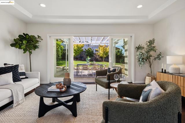4701 Kaphan Ave, Oakland CA: https://media.crmls.org/mediaz/3eb66bce-9825-4fec-89cb-5d7e4b4a4d16.jpg