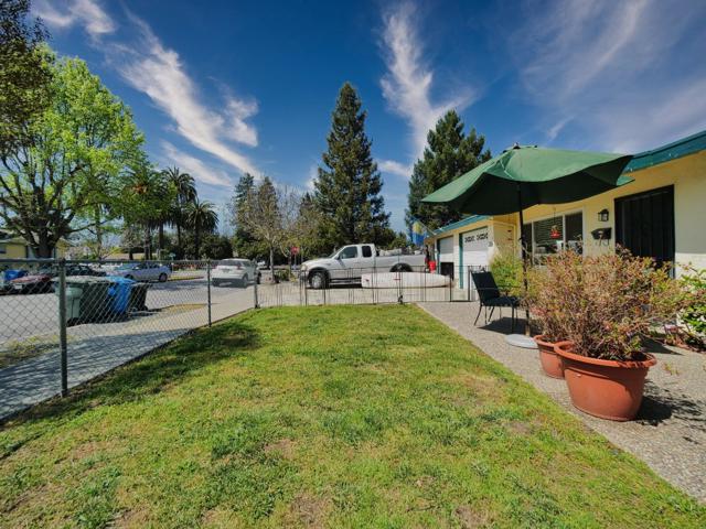 1105 Sanchez Way, Redwood City CA: https://media.crmls.org/mediaz/3eb74bba-db92-47ae-bdec-021ae1b1bb51.jpg