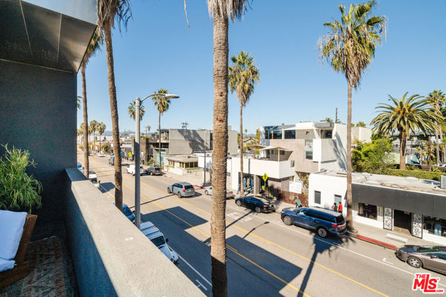 Image 35 of 74 For 1320 Abbot Kinney Boulevard