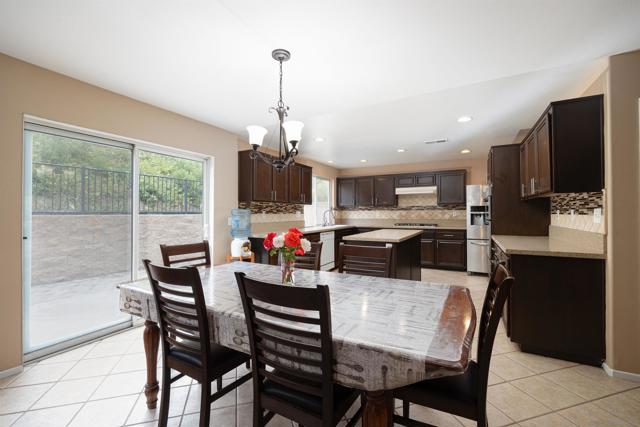 314 La Soledad Way, Oceanside CA: https://media.crmls.org/mediaz/3eb77464-5789-48d7-b1c7-245e45da0a2e.jpg