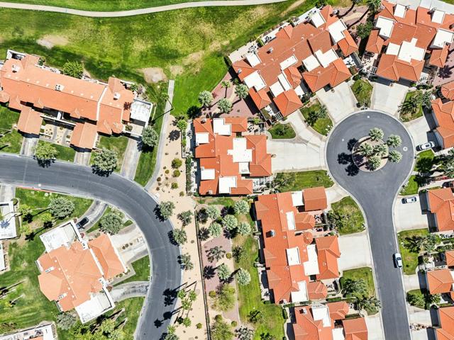 110 Celano Circle, Palm Desert CA: https://media.crmls.org/mediaz/3eb7be77-35ab-4964-8729-9a0540fb6eef.jpg