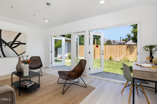 1807 New York Drive, Altadena CA: https://media.crmls.org/mediaz/3eb82ed0-b59c-42a7-8bcb-a00aaba2bb9f.jpg