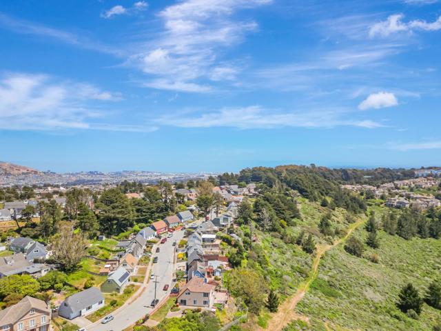 720 Lockhaven Drive, Pacifica CA: https://media.crmls.org/mediaz/3eb839e7-65a4-40ef-95fb-6e7ebc361353.jpg