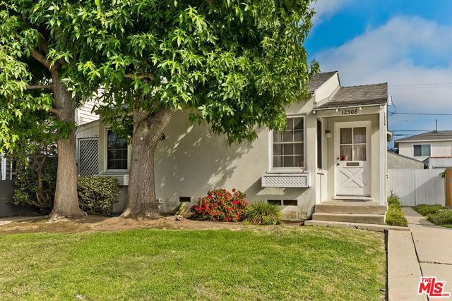 12508 Greene Avenue, Los Angeles CA: https://media.crmls.org/mediaz/3eb8e1d2-0f2e-4dc7-9376-7b25c8a51c9f.jpg