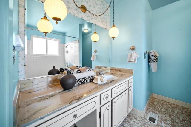 9495 S Century Oak Road, Salinas CA: https://media.crmls.org/mediaz/3eb9071a-0f82-4f3d-a947-26100b8ef500.jpg