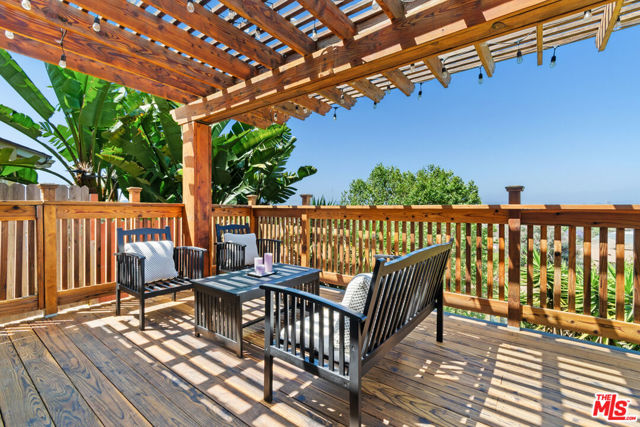 4113 Don Diablo Drive, Los Angeles CA: https://media.crmls.org/mediaz/3eb91712-5745-4882-bb7b-5c9cde6aee84.jpg