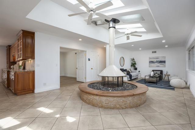 Detail Gallery Image 11 of 59 For 5861 College Ave, San Diego,  CA 92120 - 3 Beds | 2 Baths