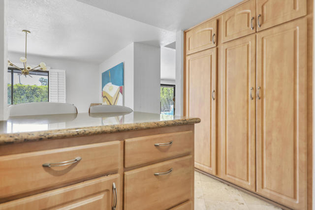 1385 E Via Escuela, Palm Springs CA: https://media.crmls.org/mediaz/3eb96e90-76cf-40c0-971e-5cea897b149c.jpg