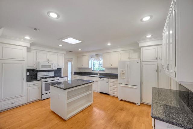 Image 11 of 52 For 17784 Via Graacia