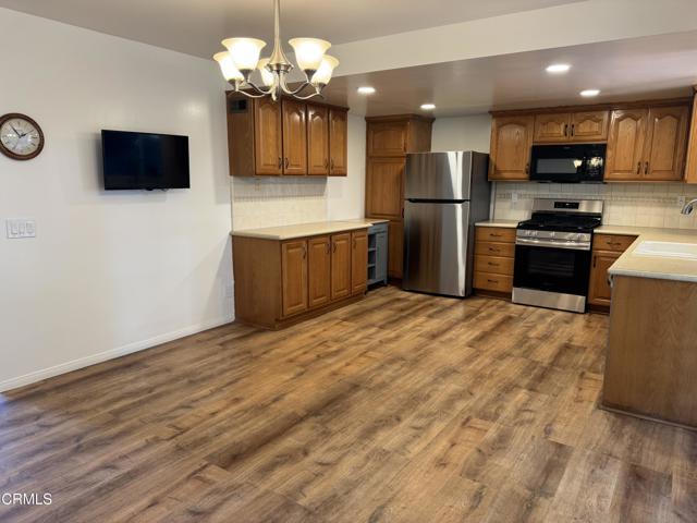 Detail Gallery Image 5 of 28 For 1898 Regent St, Camarillo,  CA 93010 - 4 Beds | 2 Baths