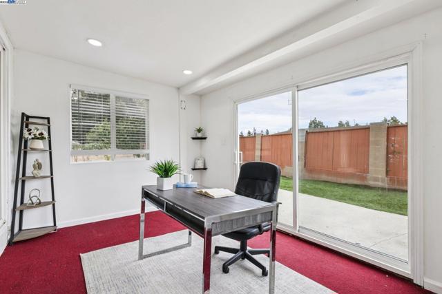 28399 Cubberley Ct, Hayward CA: https://media.crmls.org/mediaz/3eb9e354-59ad-4ab3-9983-b326ef3a9633.jpg