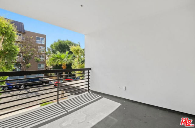 1283 Havenhurst Drive, West Hollywood CA: https://media.crmls.org/mediaz/3eba08a9-36e6-44fa-9d81-b960fc83ff46.jpg