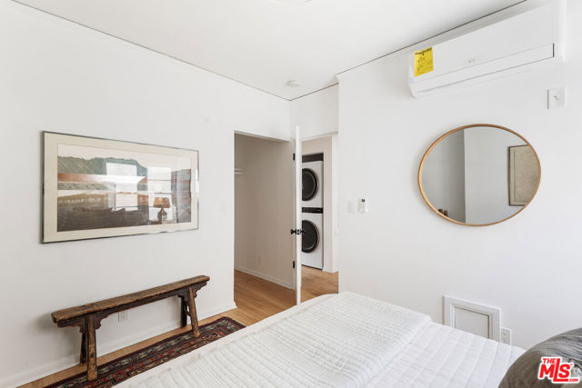 519 1/2 Rose Avenue, Venice CA: https://media.crmls.org/mediaz/3eba0c6f-c092-47e5-b8f5-dc075738b927.jpg