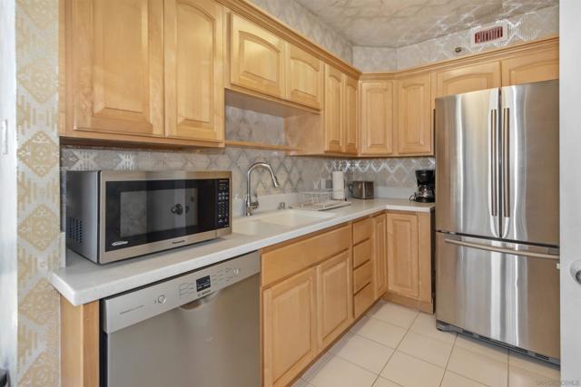 1780 Avenida Del Mundo, Coronado CA: https://media.crmls.org/mediaz/3ebac433-064b-4b6b-a386-4e5cb0e62c6c.jpg