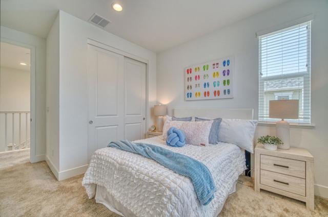 267 Sandy Gulch Drive, Marina CA: https://media.crmls.org/mediaz/3ebada46-d20f-40a1-a553-474999d2b55a.jpg