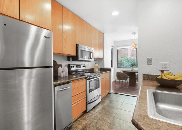 4250 El Camino Real, Palo Alto CA: https://media.crmls.org/mediaz/3ebae9fc-6d3a-4221-8646-e9946ee7a2b2.jpg