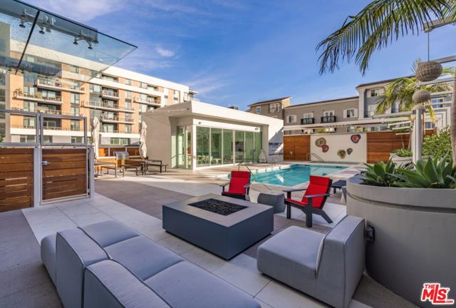 200 W Ocean Boulevard, Long Beach CA: https://media.crmls.org/mediaz/3ebb0962-565e-49d4-bba4-b4bb200bf6ab.jpg