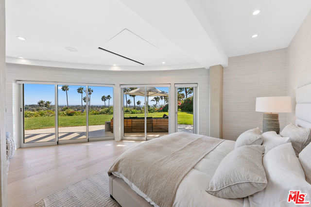 6375 Gayton Place, Malibu CA: https://media.crmls.org/mediaz/3ebb2362-7eab-44ba-b054-b62abb9ce63e.jpg