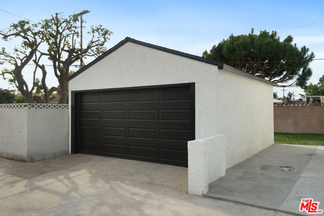 Detached Garage