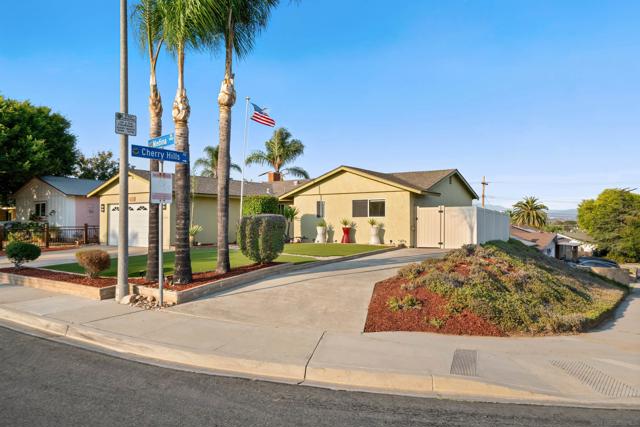 9447 Medina Dr, Santee CA: https://media.crmls.org/mediaz/3ebbb72a-a493-4396-9017-f66d246776cc.jpg