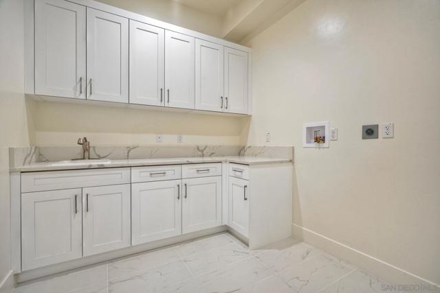 16350 Sage Trails Ct, Poway CA: https://media.crmls.org/mediaz/3ebc5a89-7763-4aec-b0a9-bc2beef09223.jpg