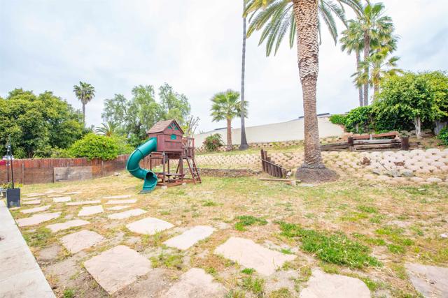 829 Warmlands Avenue, Vista CA: https://media.crmls.org/mediaz/3ebcce0f-ee81-4b36-b44d-712dcd6f165d.jpg