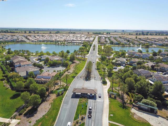 5618 Arcadia Cir, Discovery Bay CA: https://media.crmls.org/mediaz/3ebcec88-a2db-4275-a474-94fa7dc3fddd.jpg
