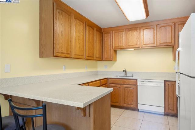2133 Santa Clara Ave, Alameda CA: https://media.crmls.org/mediaz/3ebd11d5-ec31-4df2-91a3-7ebb039b55bf.jpg